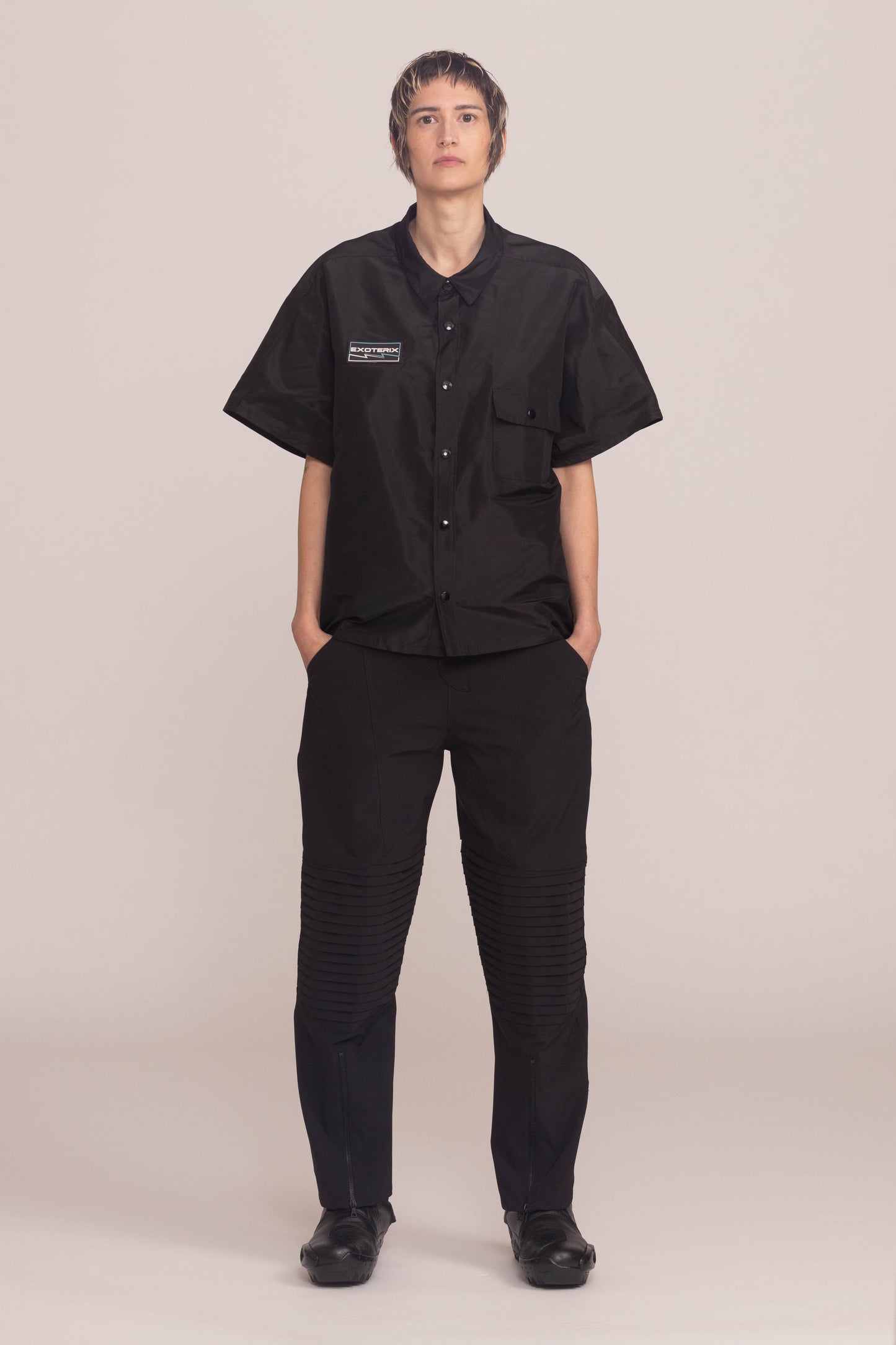 BLACK POPLIN SHORT SLEEVE BUTTON UP