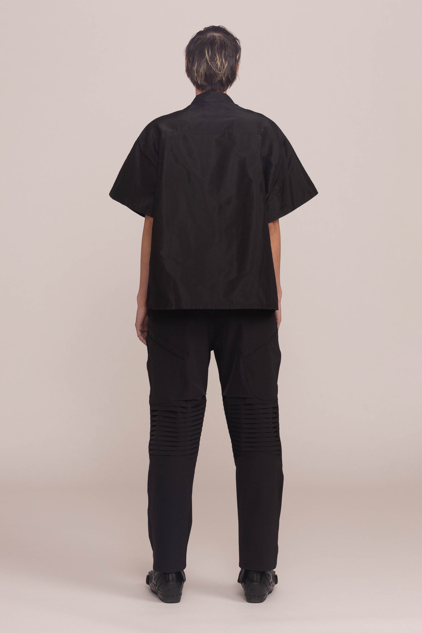 BLACK POPLIN SHORT SLEEVE BUTTON UP