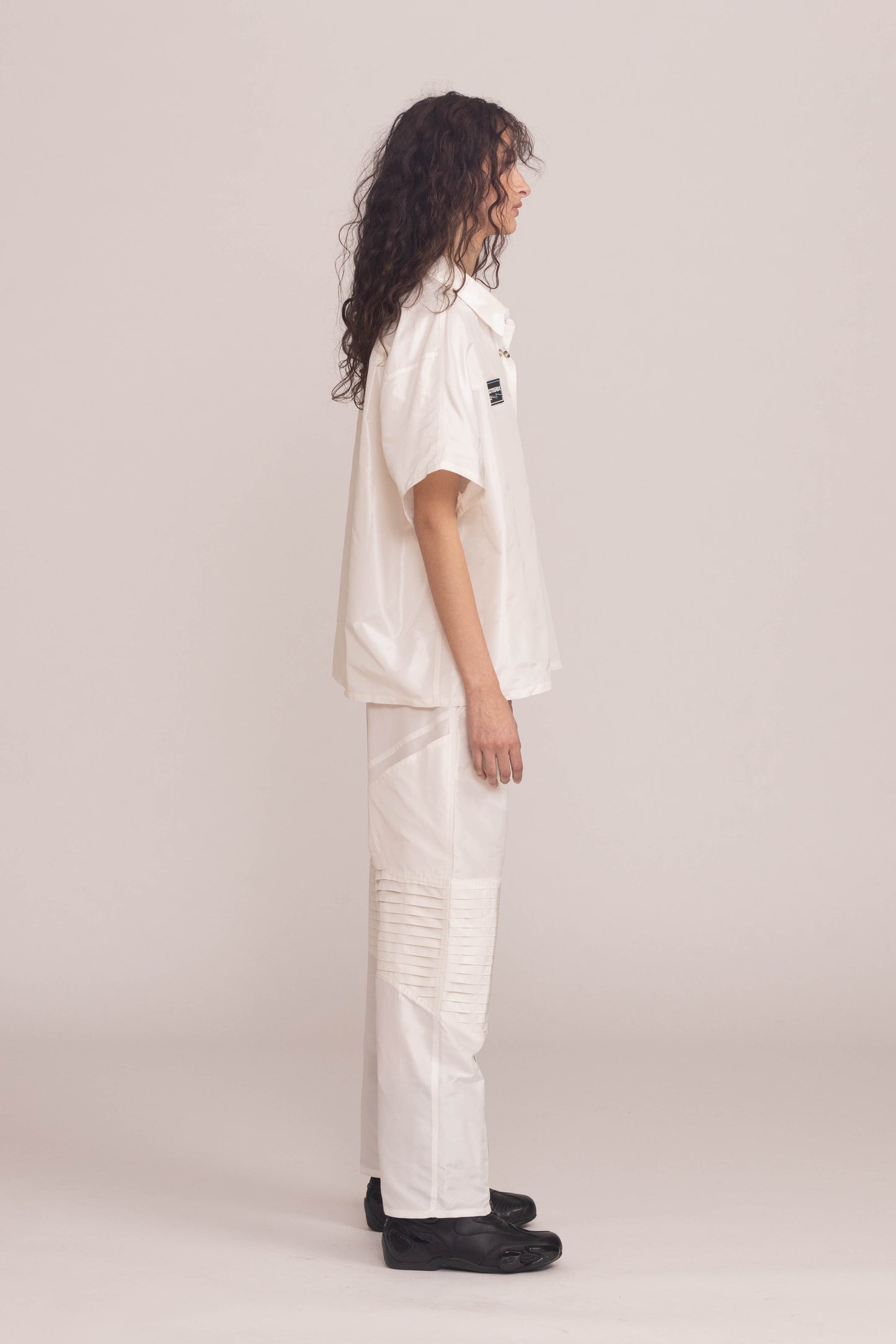 WHITE SILK TAFFETA SHORT SLEEVE BUTTON UP