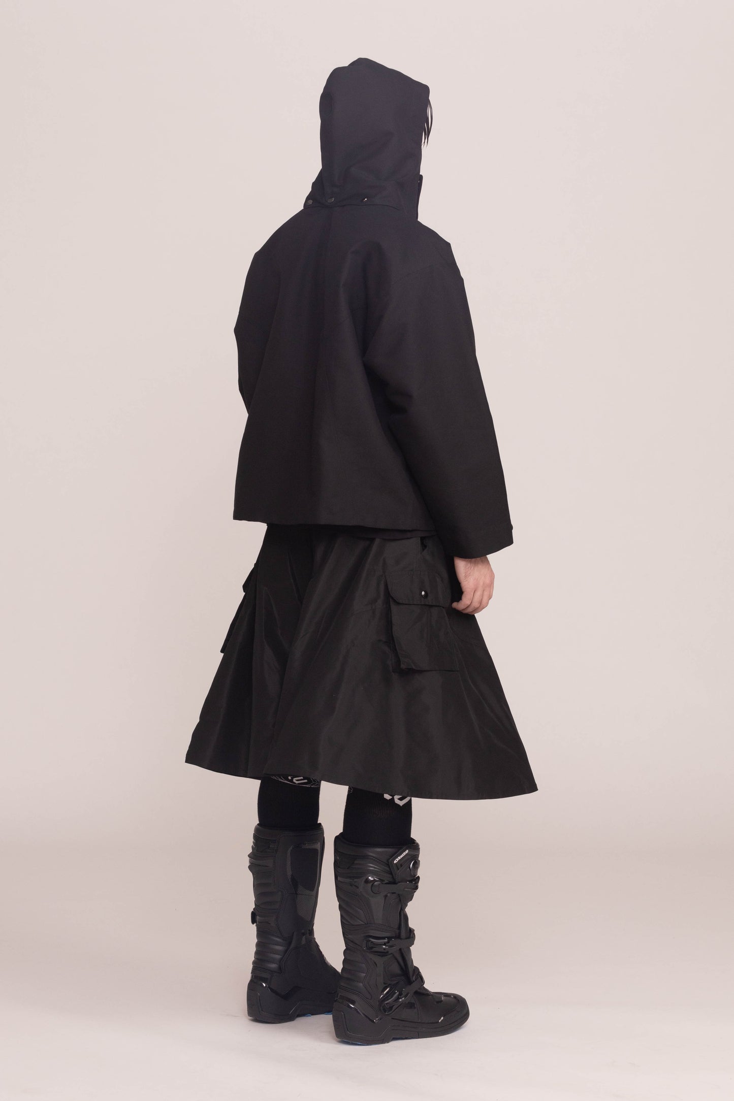 OVERSIZED BLACK SILK TAFFETA SHORTS